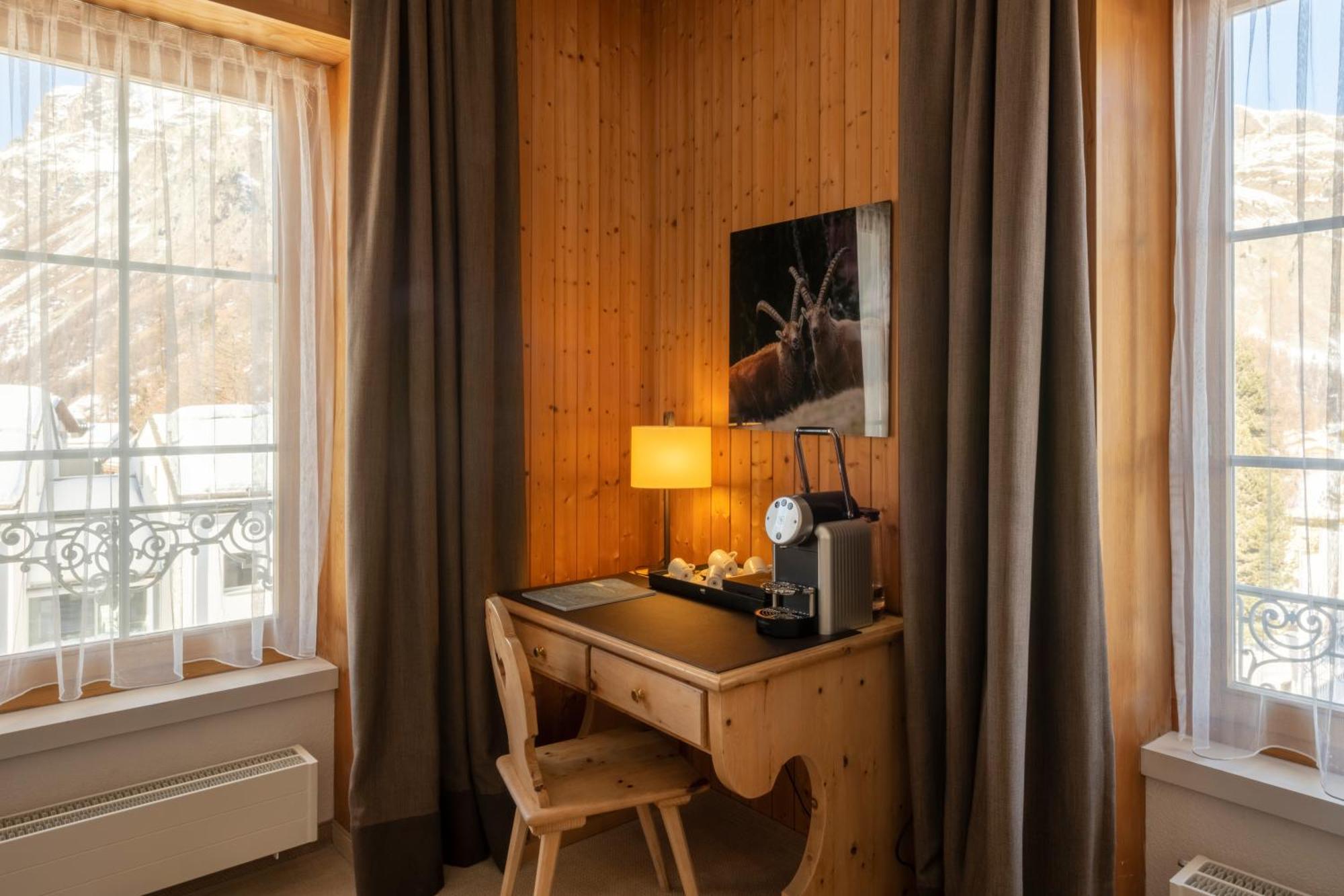 エーデルワイス スイス クオリティ ホテル シルス・マリア 部屋 写真